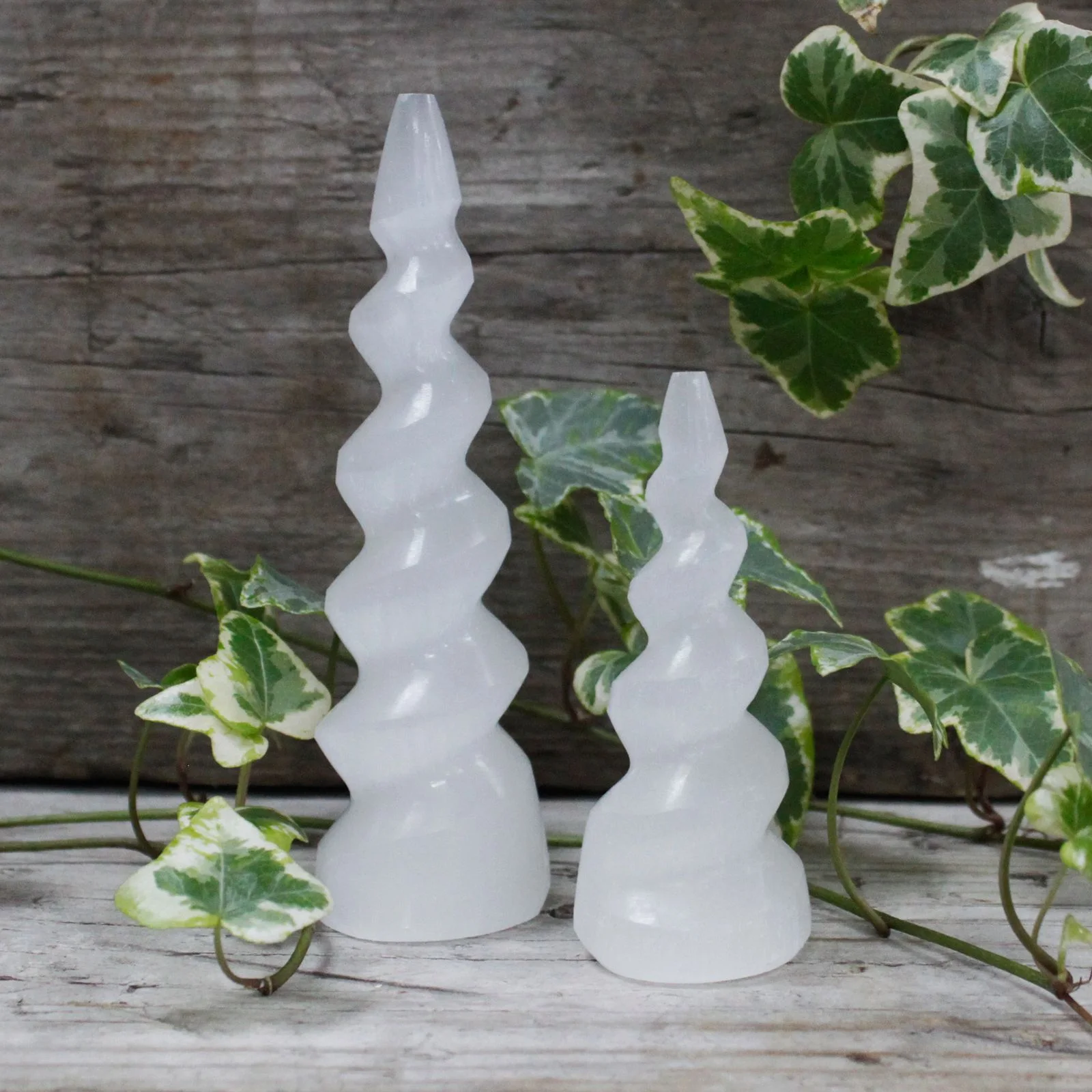 Selenitová veža Unicorn Horn – špirálová, 15 cm – fotka 5