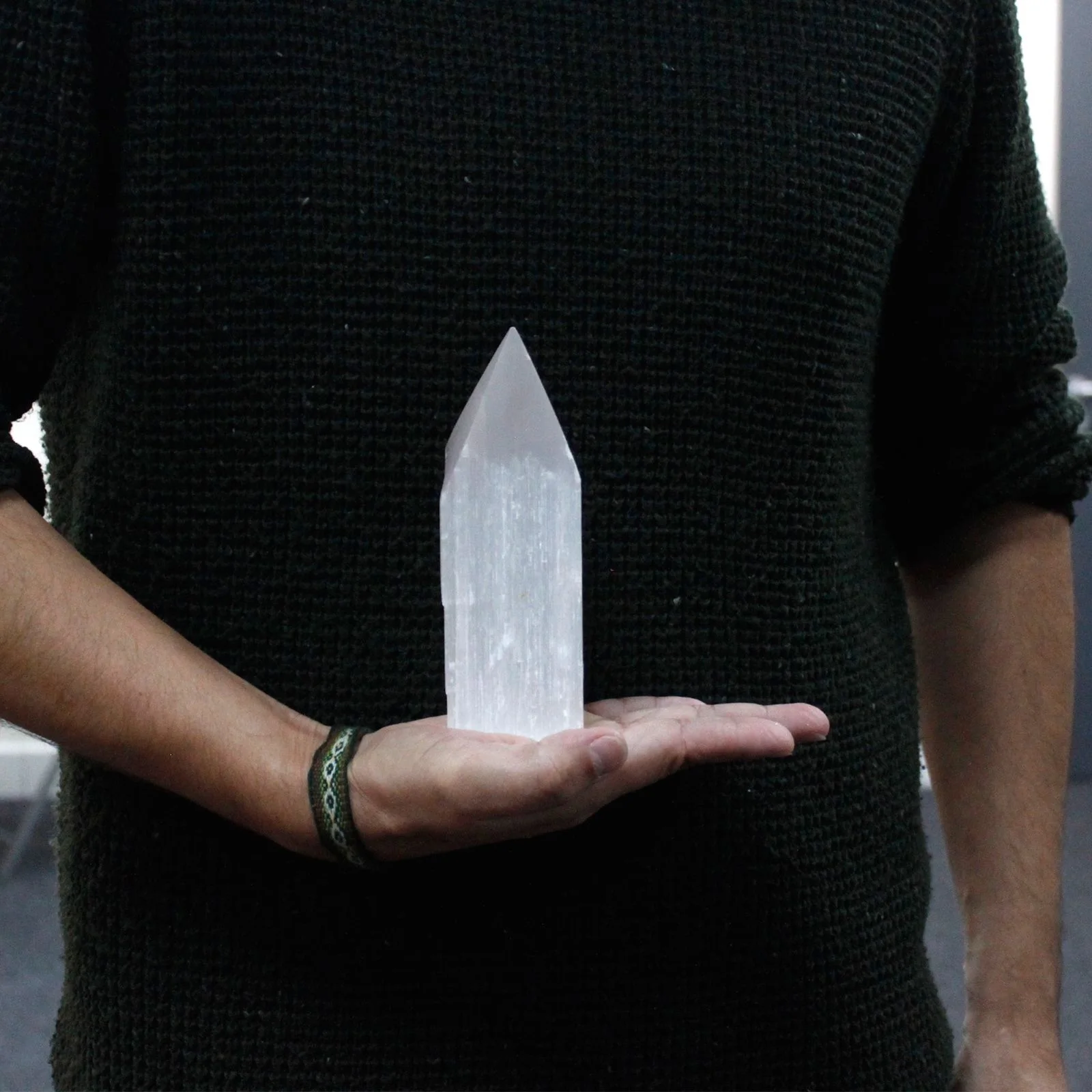 Selenitová veža so špicatým hrotom, 15 cm – fotka 5