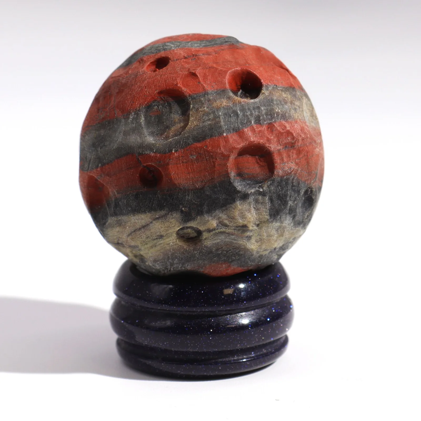 Planéta Mars z červeného jaspisu na stojane z goldstonu, 40 mm – fotka 1