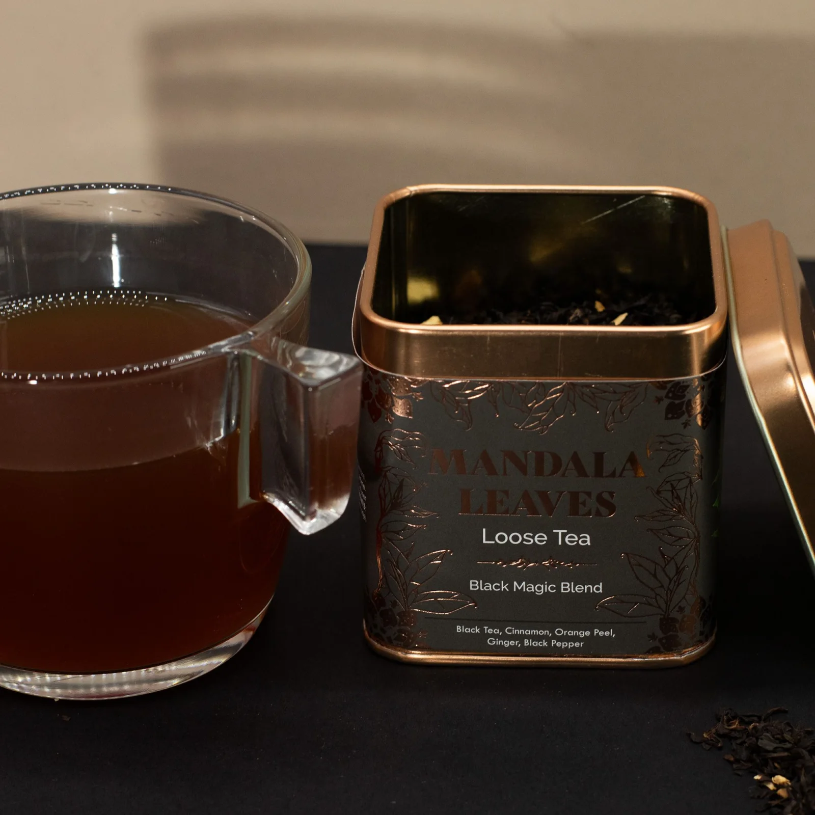 Čierny čaj Black Magic Blend – škorica a zázvor, 50 g, plechovka – fotka 6