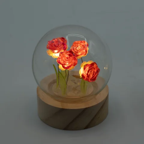 Floral Glow – LED kupola, 5 červených ruží, na batérie