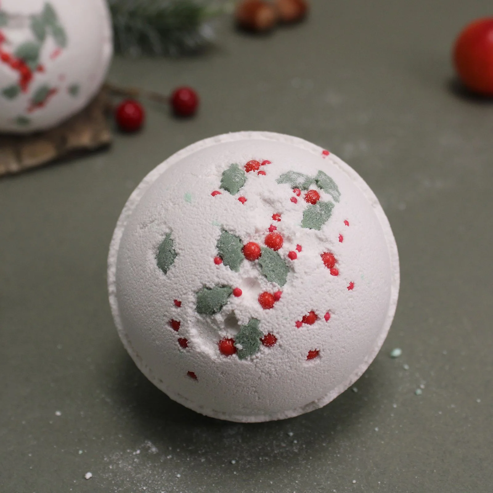 Vianočná bomba do kúpeľa Holly Berry & Mistletoe – 180 g – fotka 2