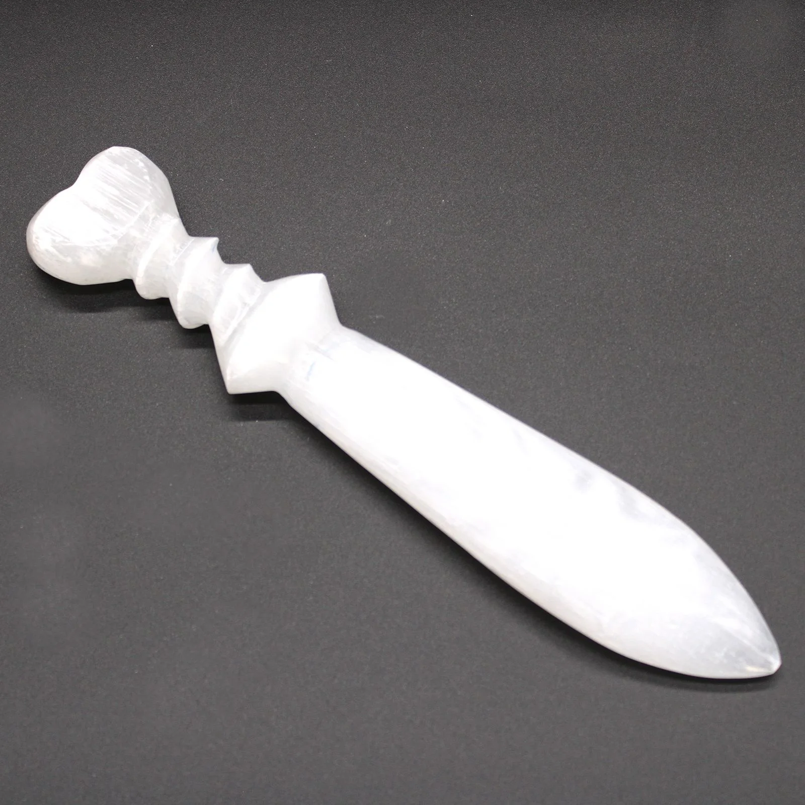 Veľký selenitový rituálny nôž – špirála, 25 cm – fotka 1
