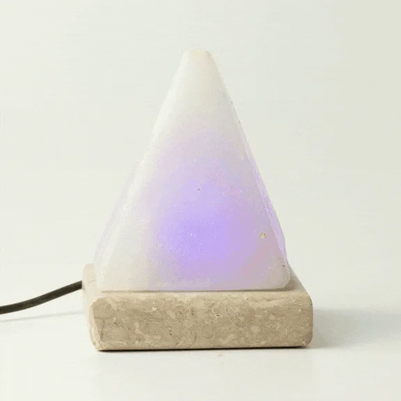 Soľná lampa Pyramída USB, 9 cm – biele svetlo – fotka 7