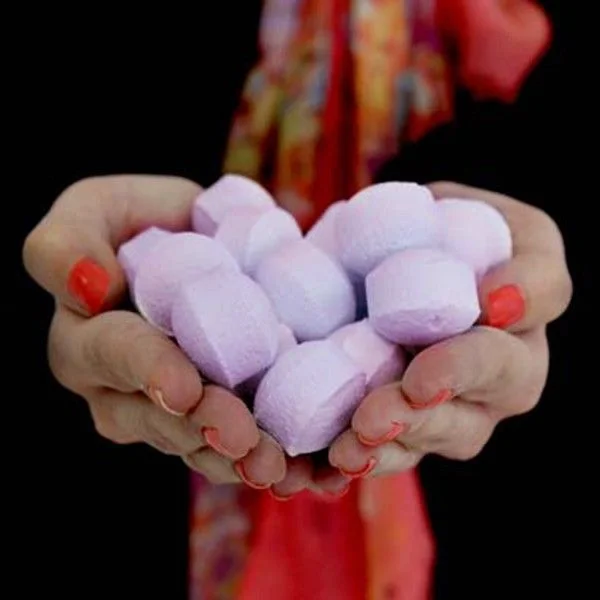 Šumivé tablety do kúpeľa Chill Pills – čierna čerešňa, 1,3 kg – fotka 2