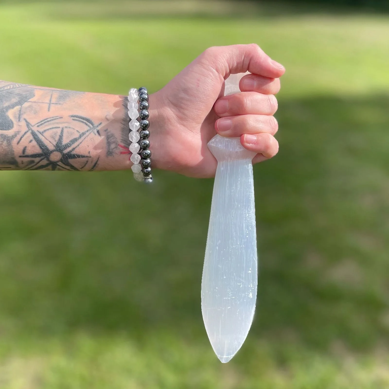 Veľký selenitový rituálny nôž – špirála, 25 cm – fotka 2