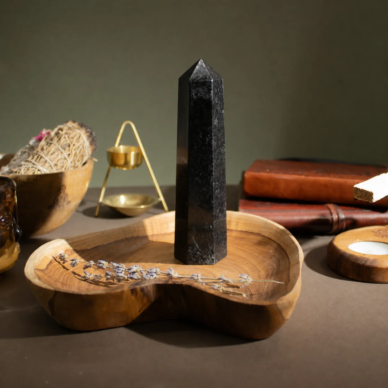 Šesťboký obelisk z čierneho turmalínu, cca 17 cm – fotka 1