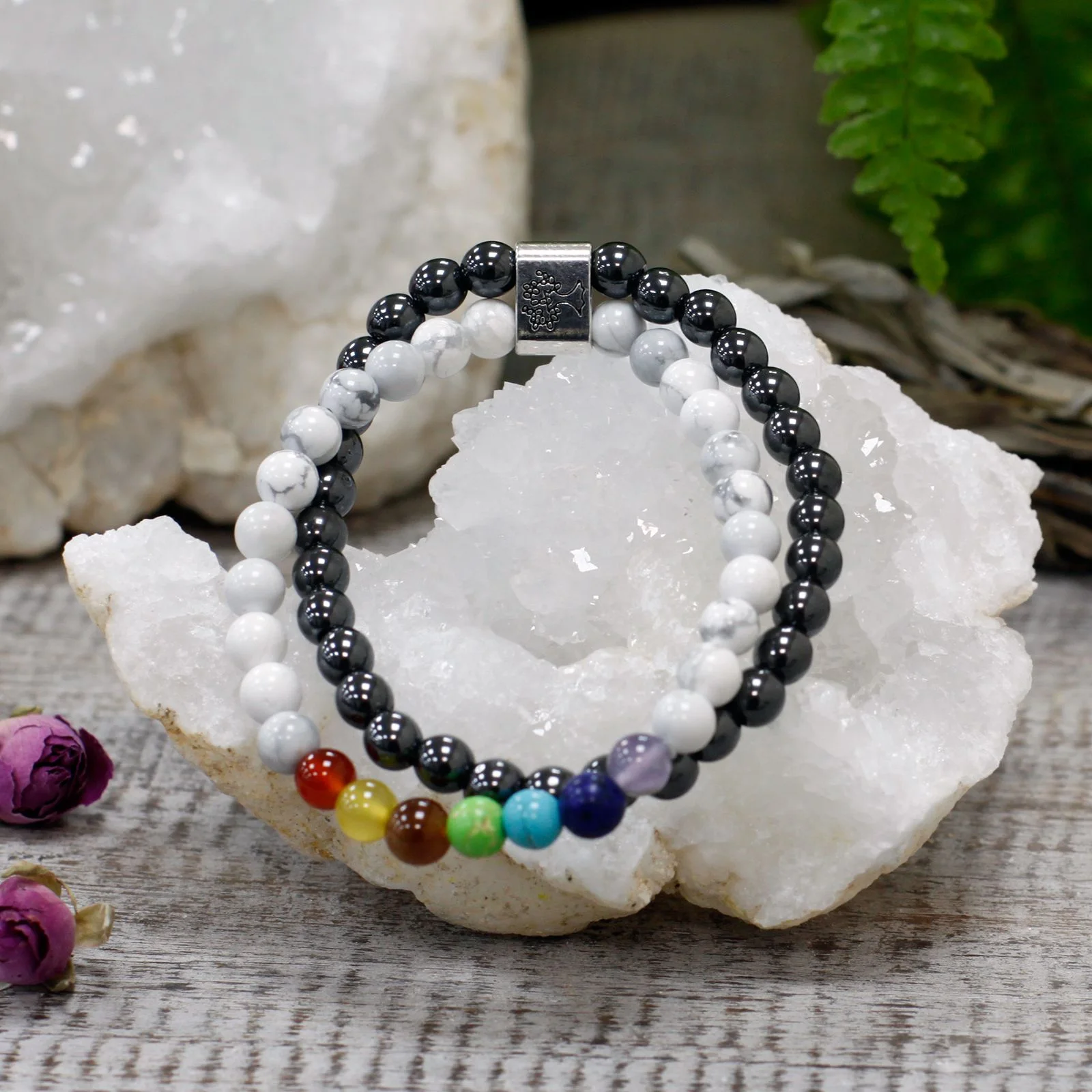 Magnetický náramok z bieleho howlitu Chakra – elastický – fotka 3
