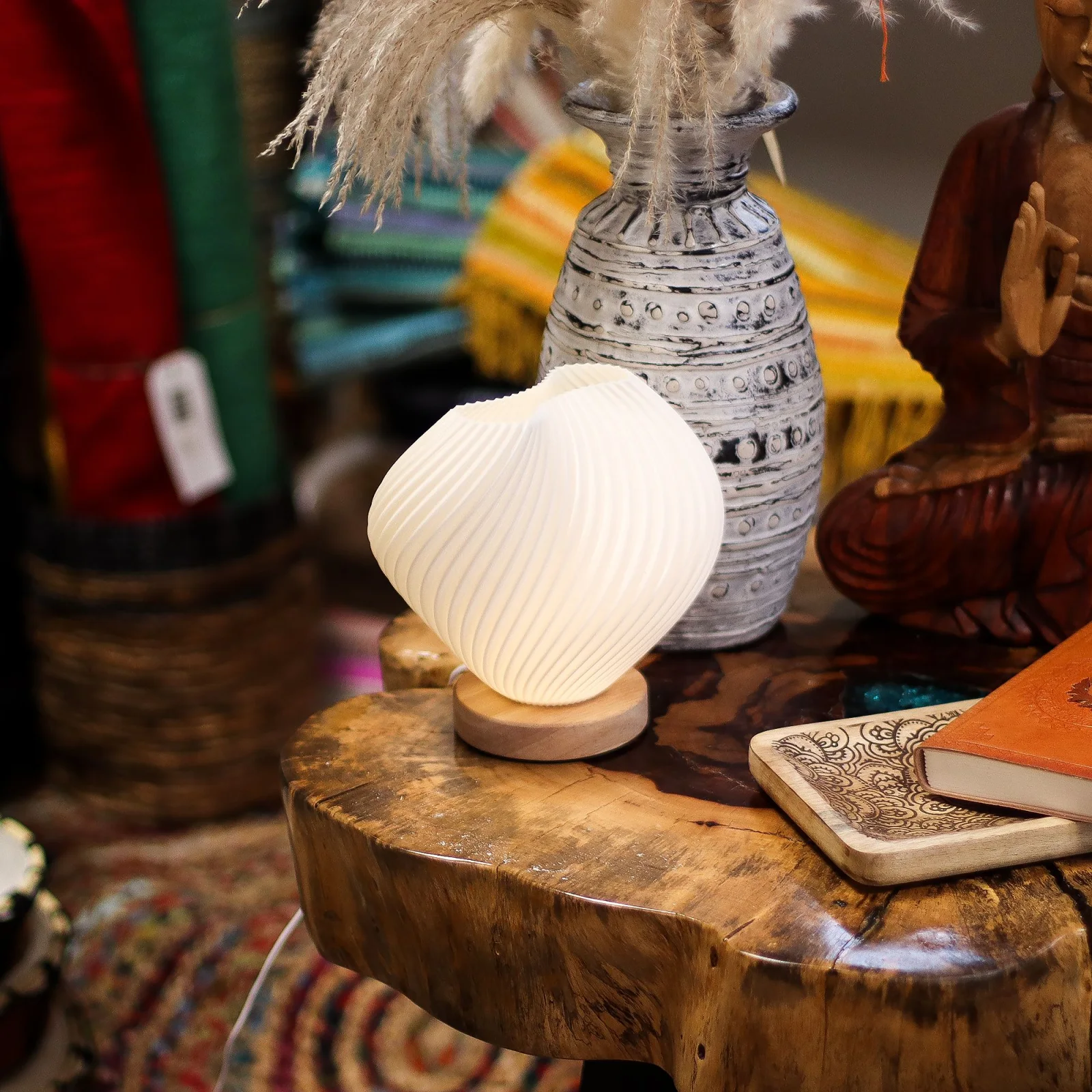 Lampa New Wave Shell Twisted – USB, 3 stupne jasu – fotka 2