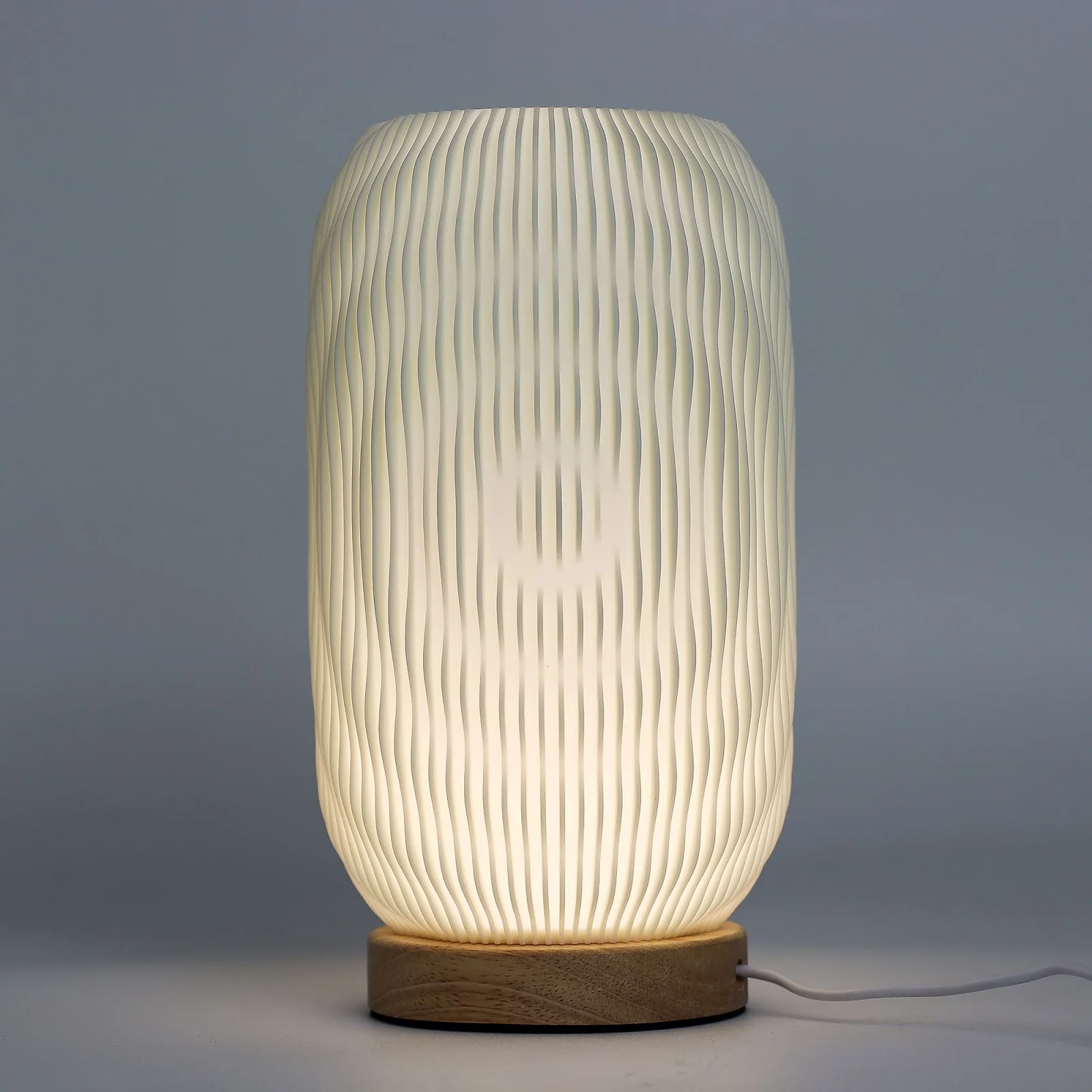Lampa New Wave Modern Twisted – USB, 3 stupne jasu – fotka 1