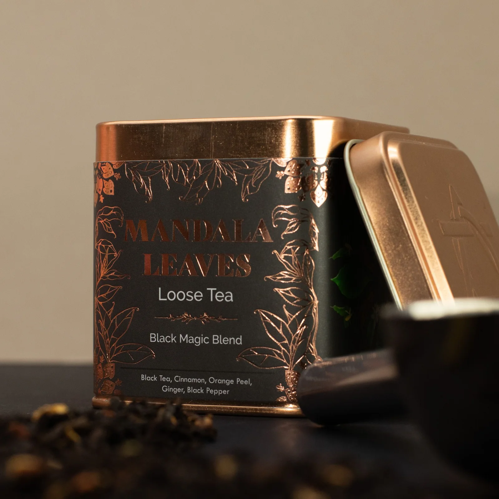 Čierny čaj Black Magic Blend – škorica a zázvor, 50 g, plechovka – fotka 5