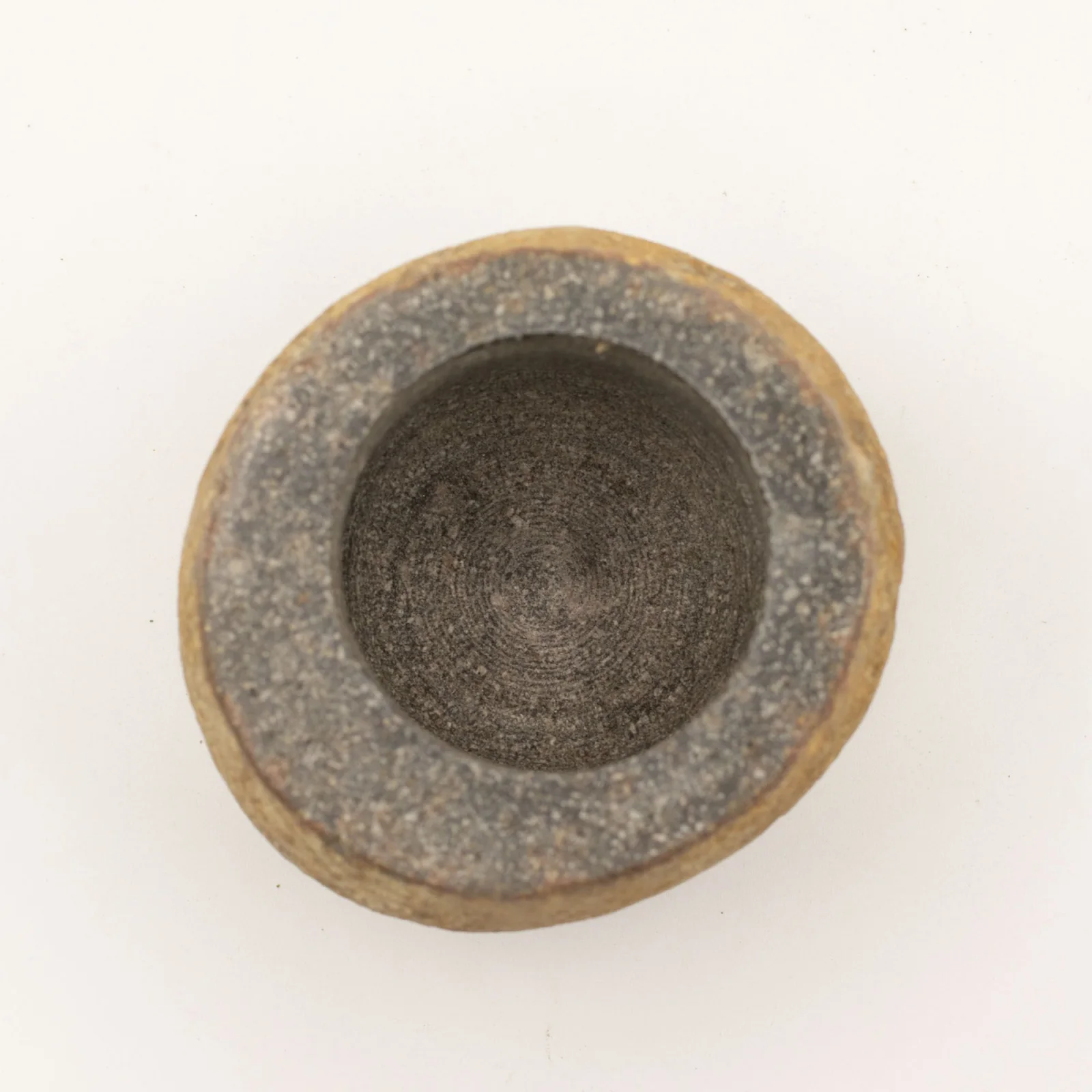 Dekoratívny mažiar s tĺkom z riečneho kameňa – malý, cca 9 × 7 cm – fotka 3