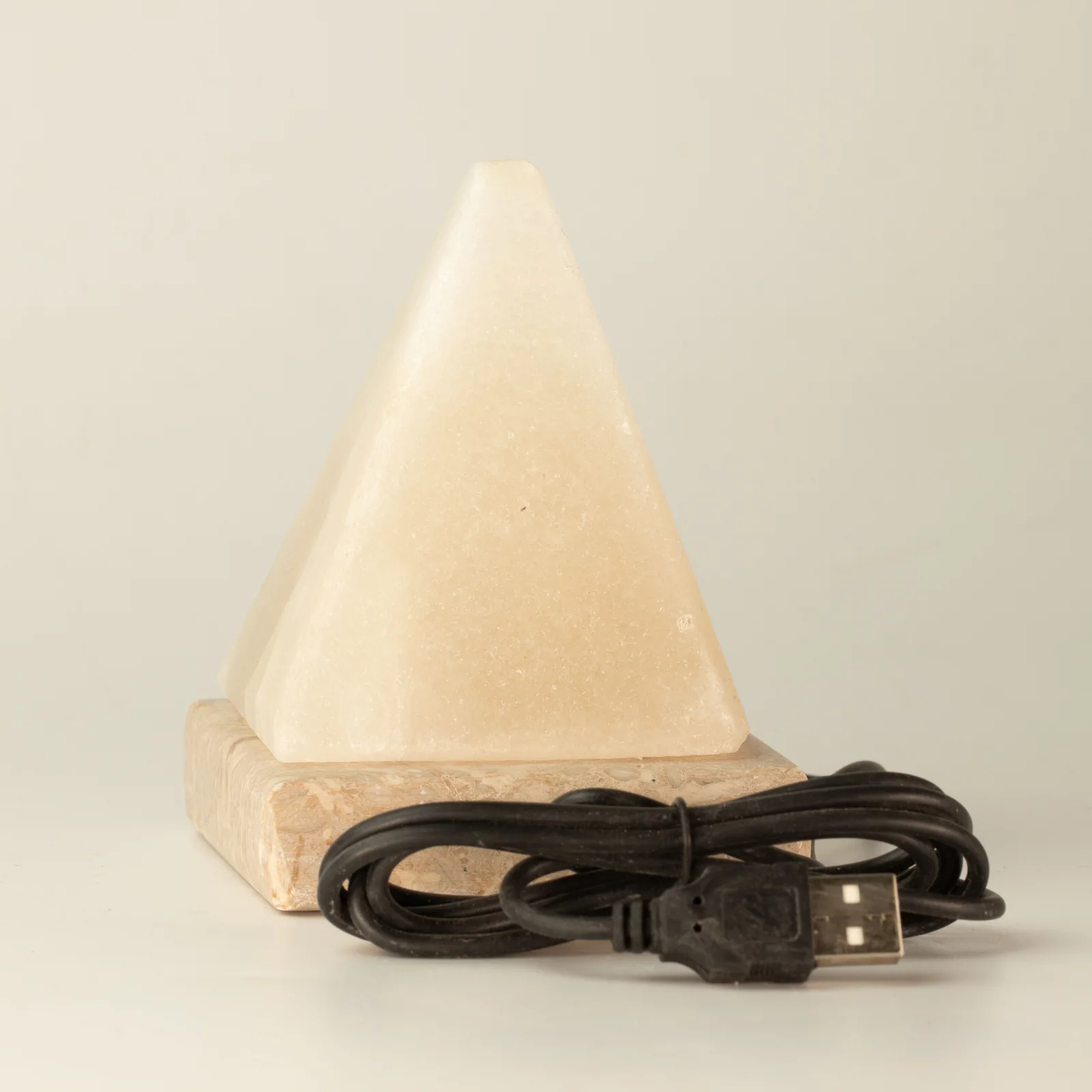 Soľná lampa Pyramída USB, 9 cm – biele svetlo – fotka 6