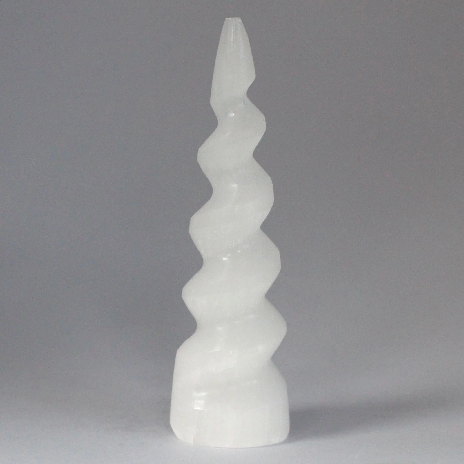 Selenitová veža Unicorn Horn – špirálová, 15 cm – fotka 4
