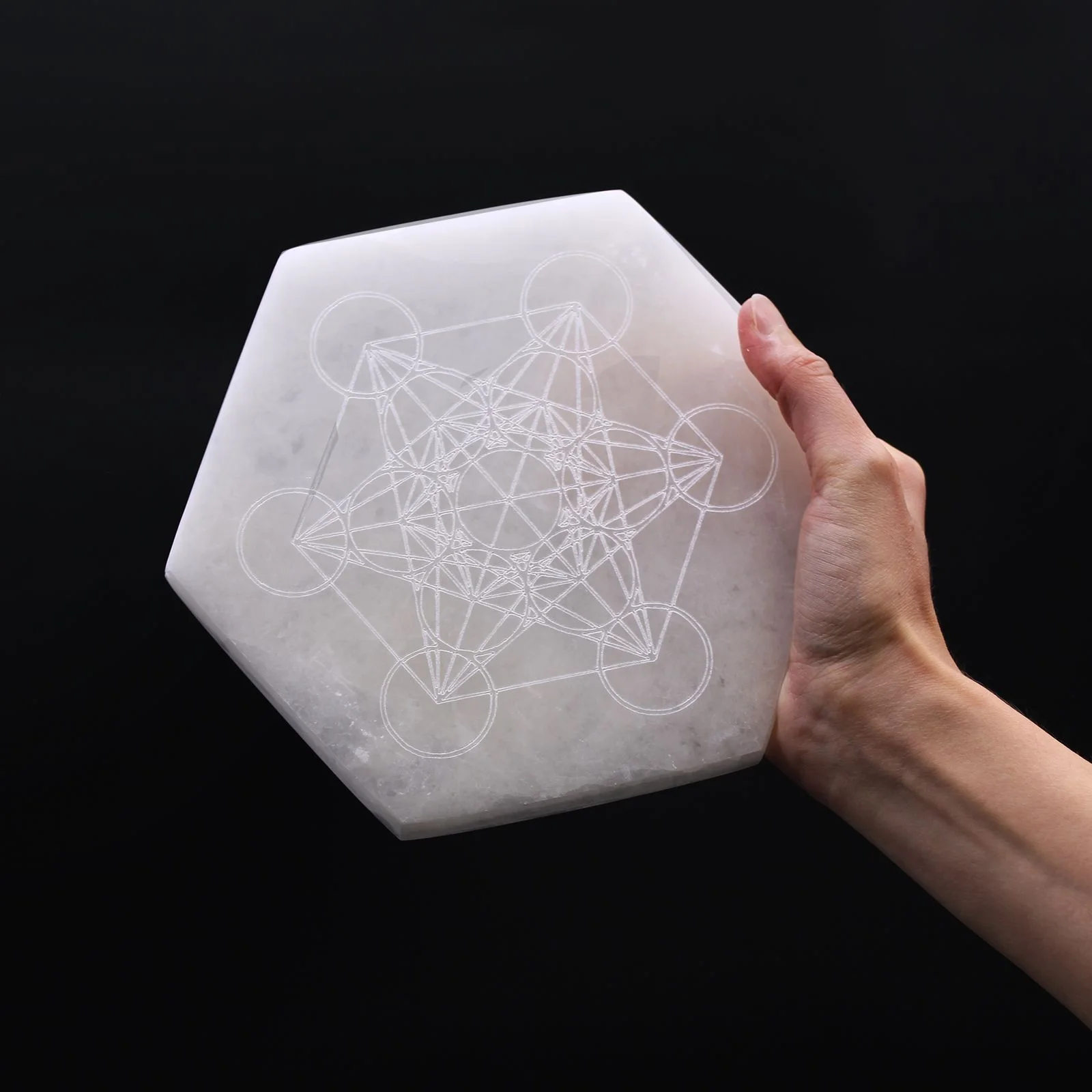 Šesťuholníková selenitová platňa 18 cm – Direction & Decision – fotka 1