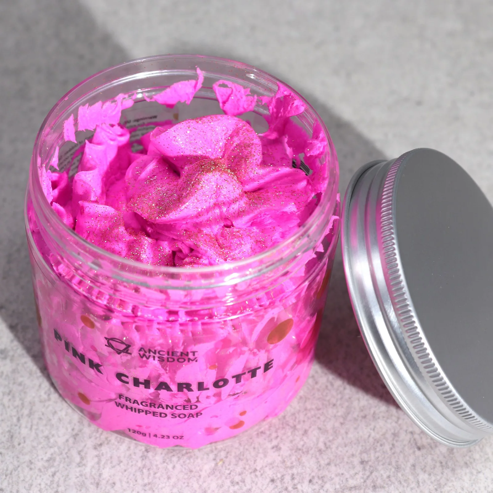 Šľahané mydlo Pink Charlotte – kvetinová a pudrová vôňa – fotka 4