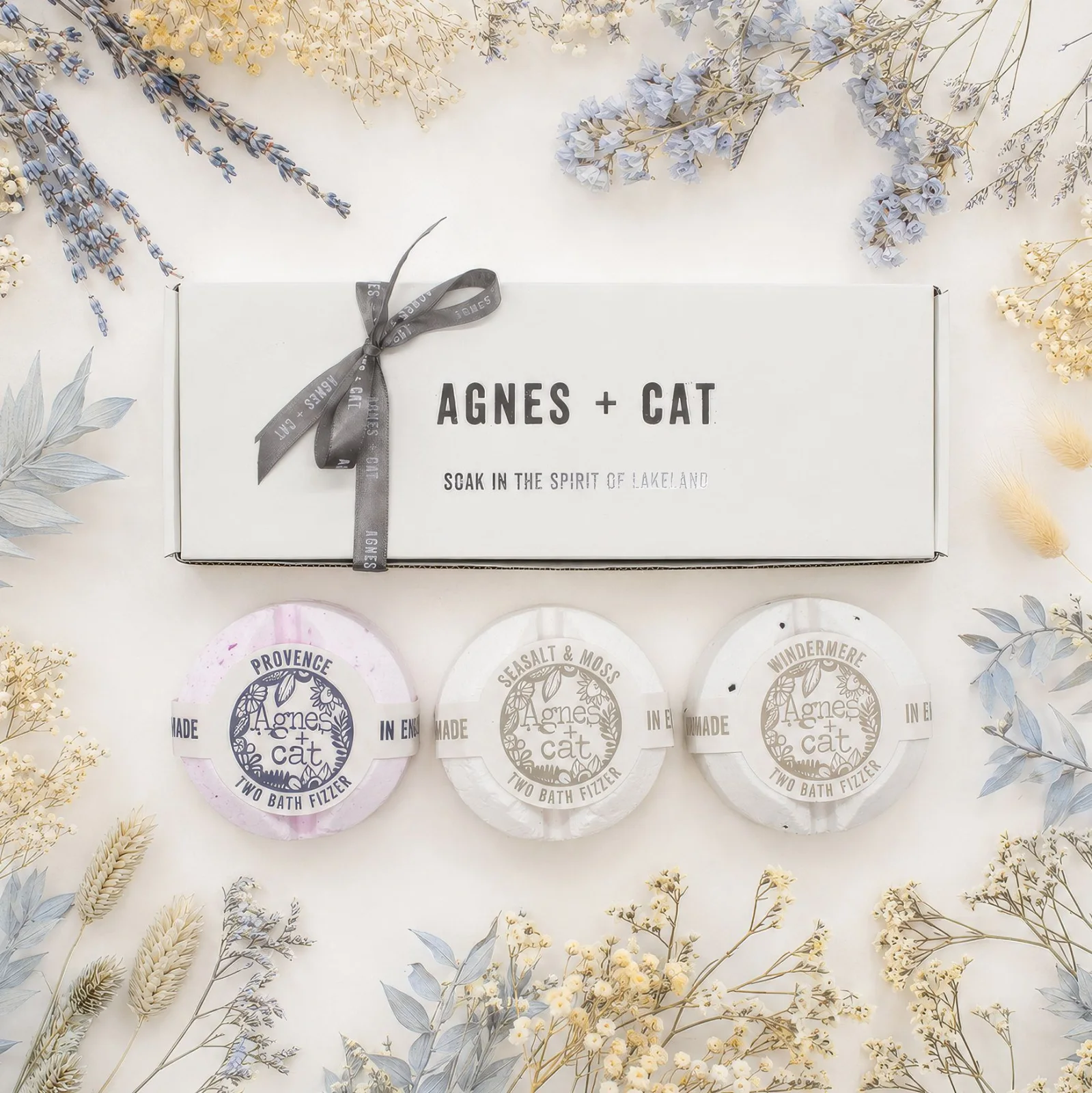 Darčeková sada bômb do kúpeľa Agnes + Cat – Signature Fragrance – fotka 1