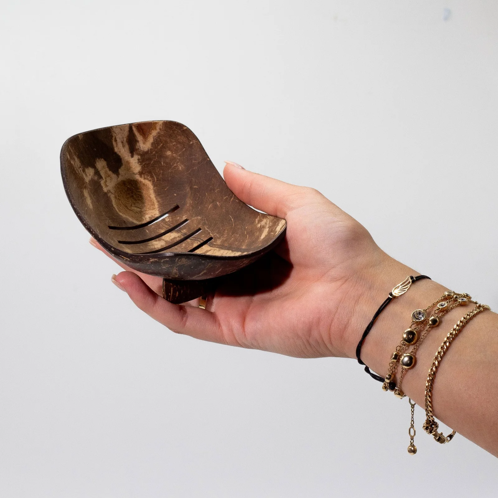 Mydelnička z kokosovej škrupiny – podlhovastá, 11 cm – fotka 3