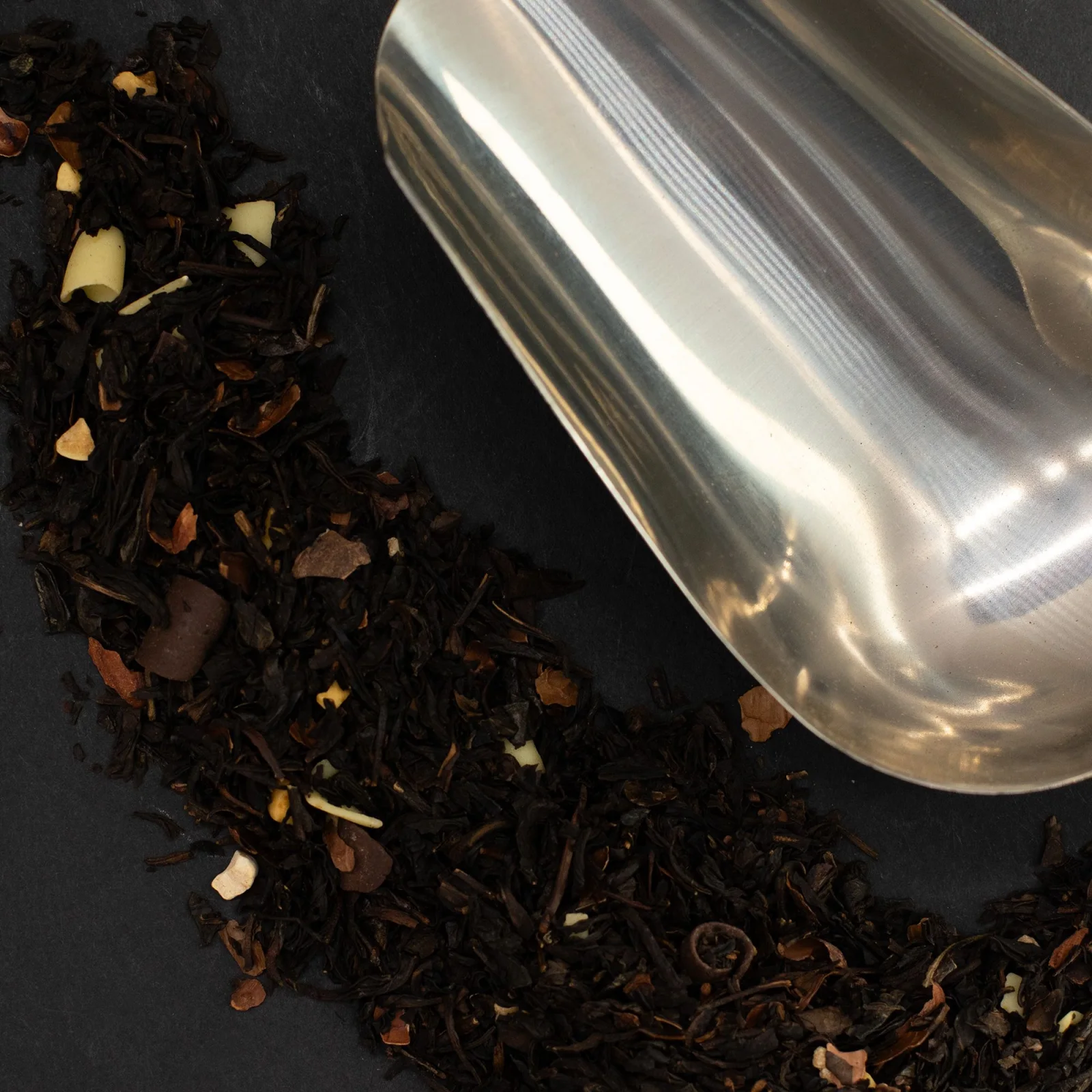 Čierny čaj Dark Brown Magic – čokoláda a mandle, 50 g, plechovka – fotka 4