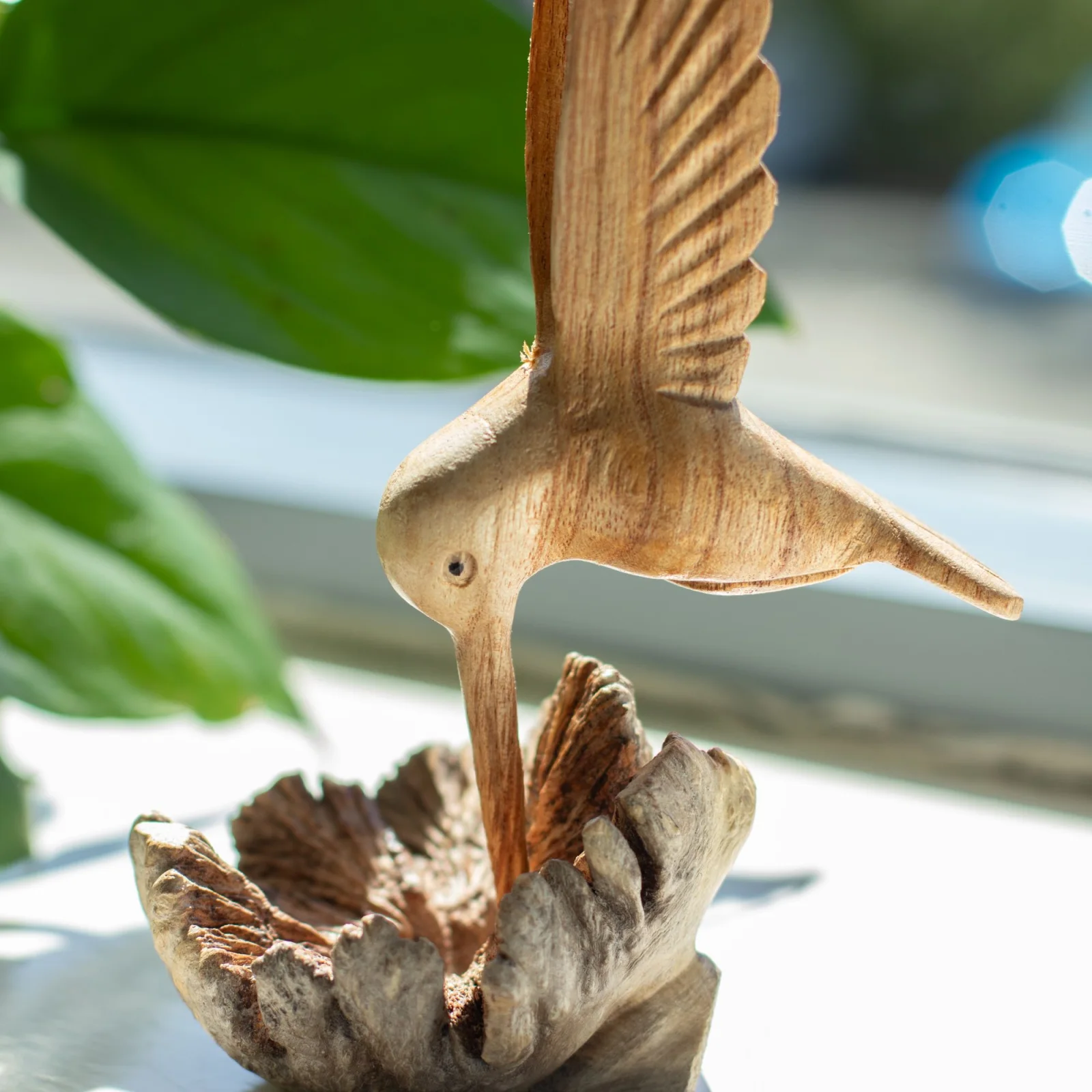 Drevená rezba Kolibrík – parazitové drevo – fotka 5