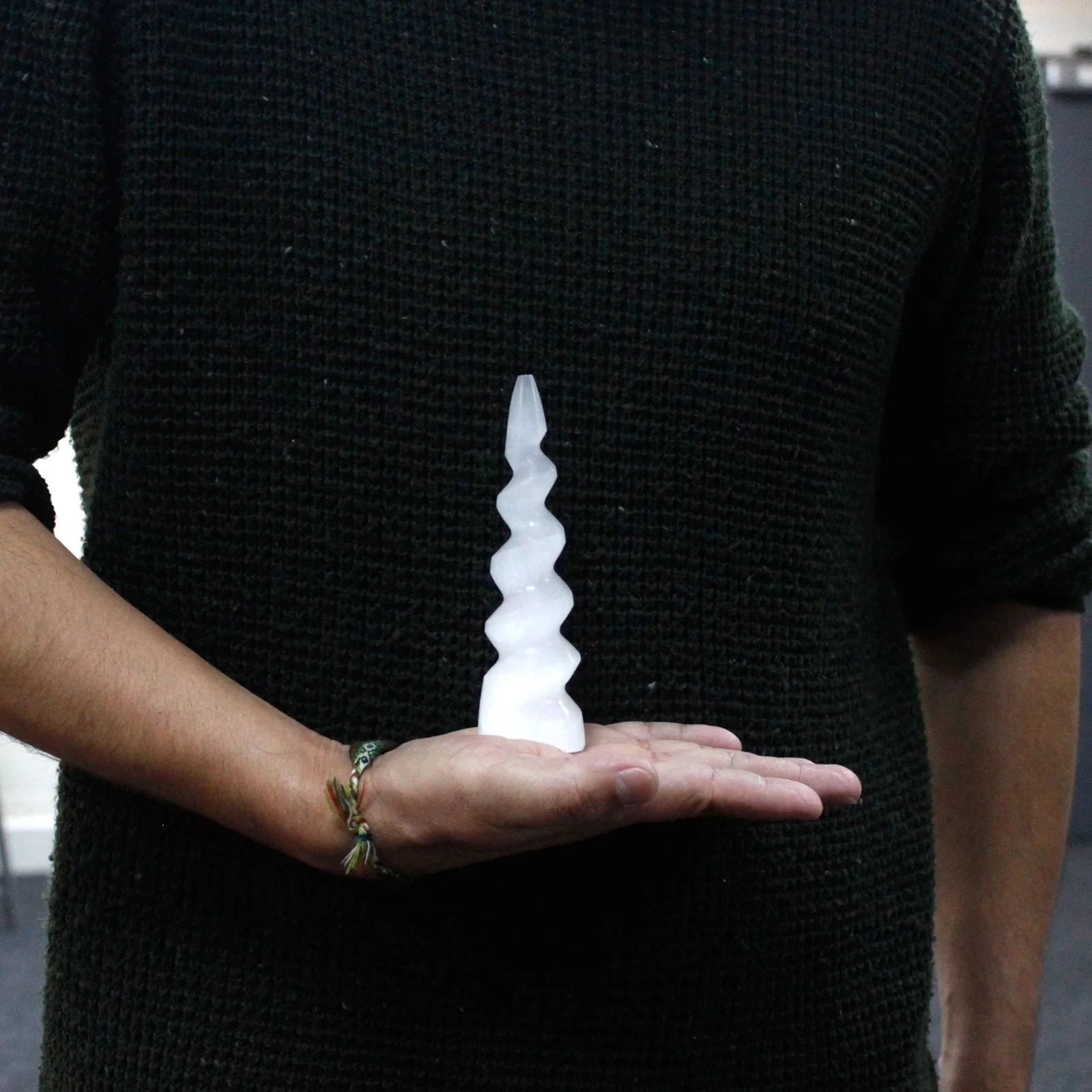 Selenitová veža Unicorn Horn – špirálová, 15 cm – fotka 2