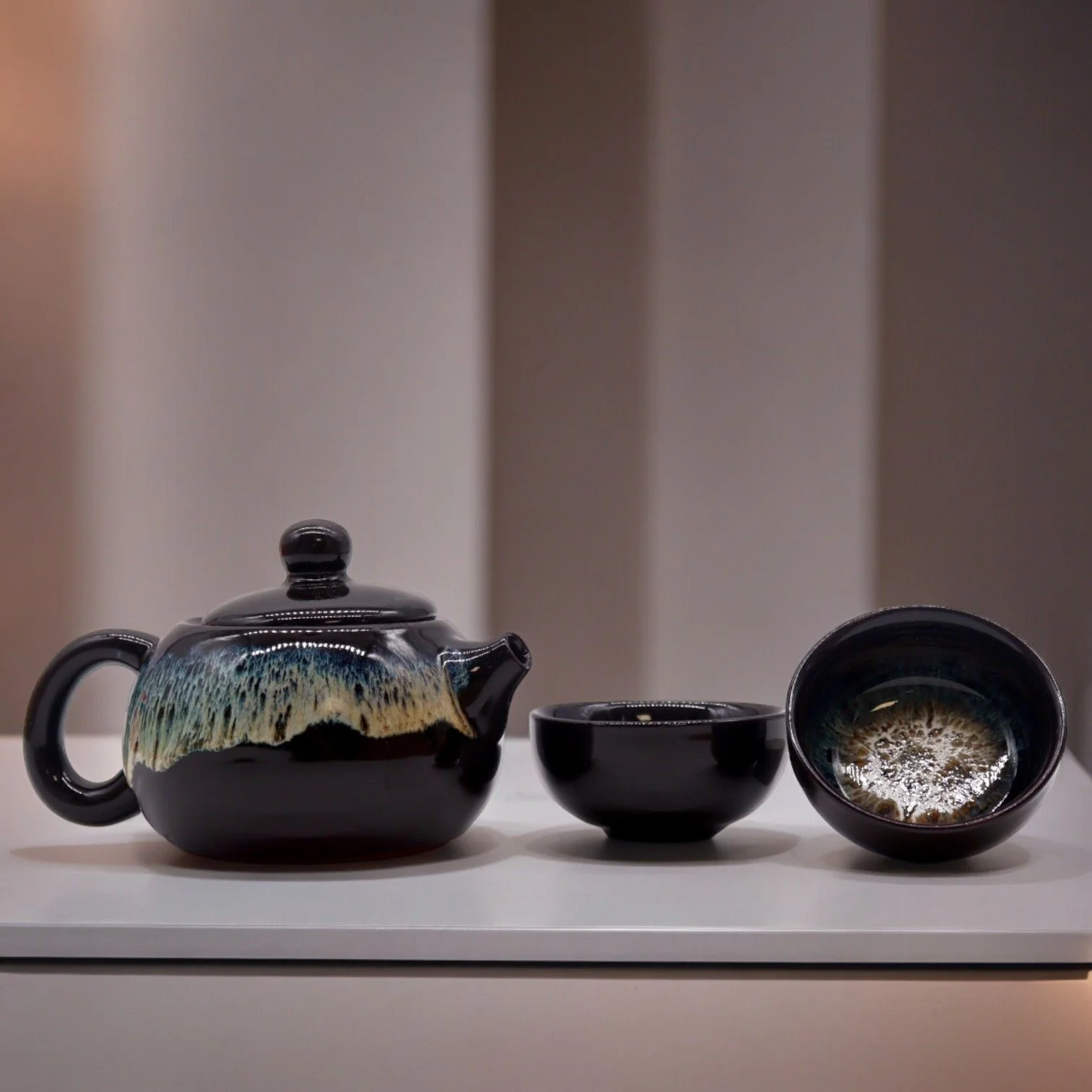 Čajová súprava Herbal Black Glaze – čajník a 2 šálky – fotka 5
