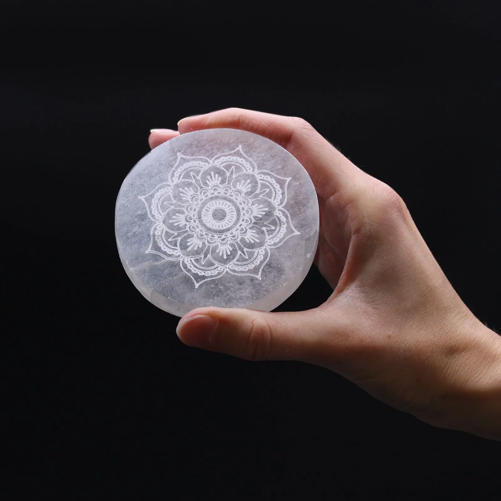 Selenitová podložka 8 cm – Mandala – fotka 1