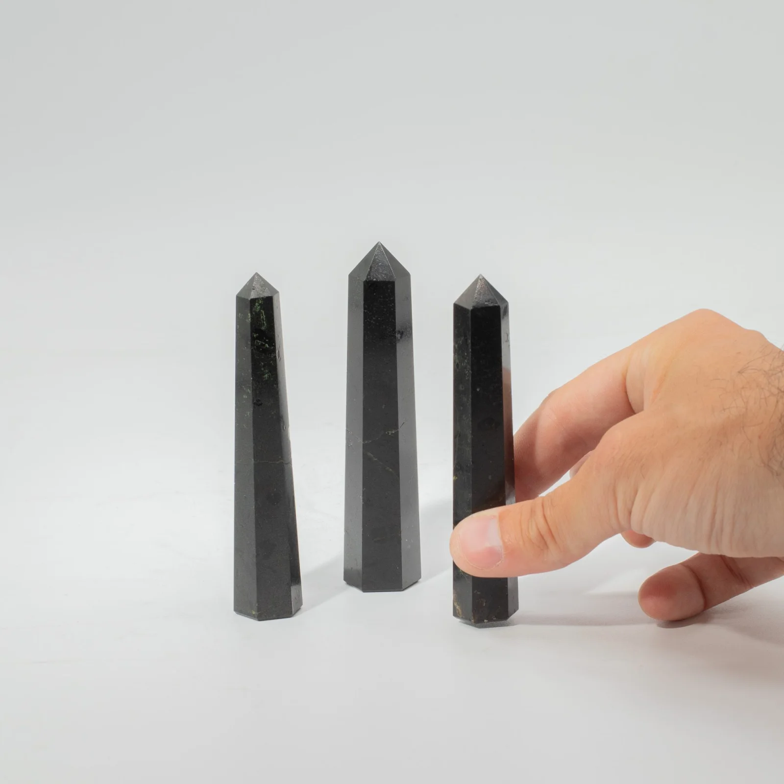 Šesťboký obelisk z čierneho turmalínu, cca 11 cm – fotka 5