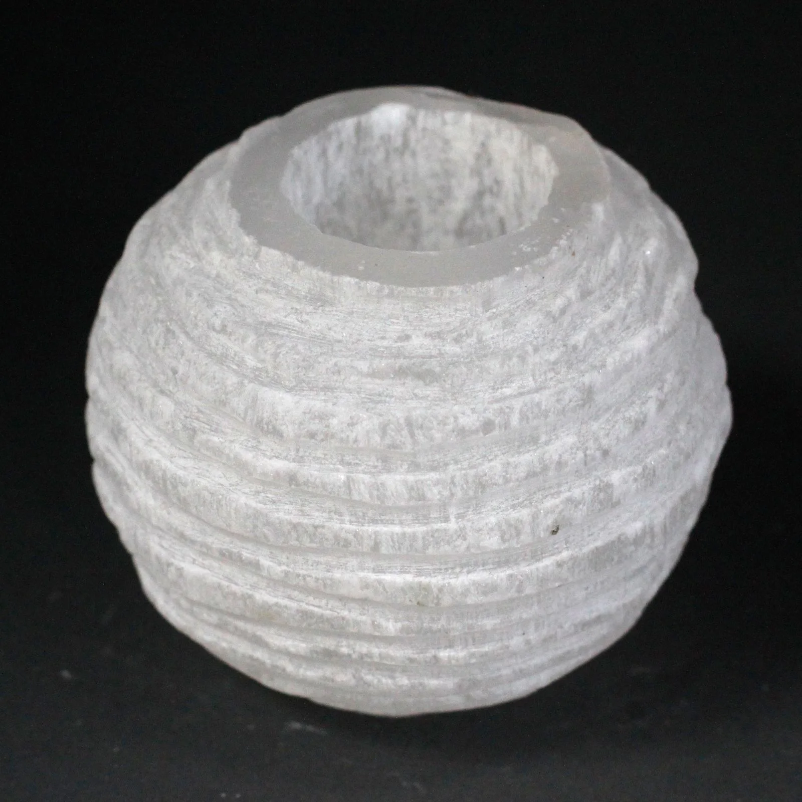 Svietnik zo selenitu – Snowball, 8 cm – fotka 3