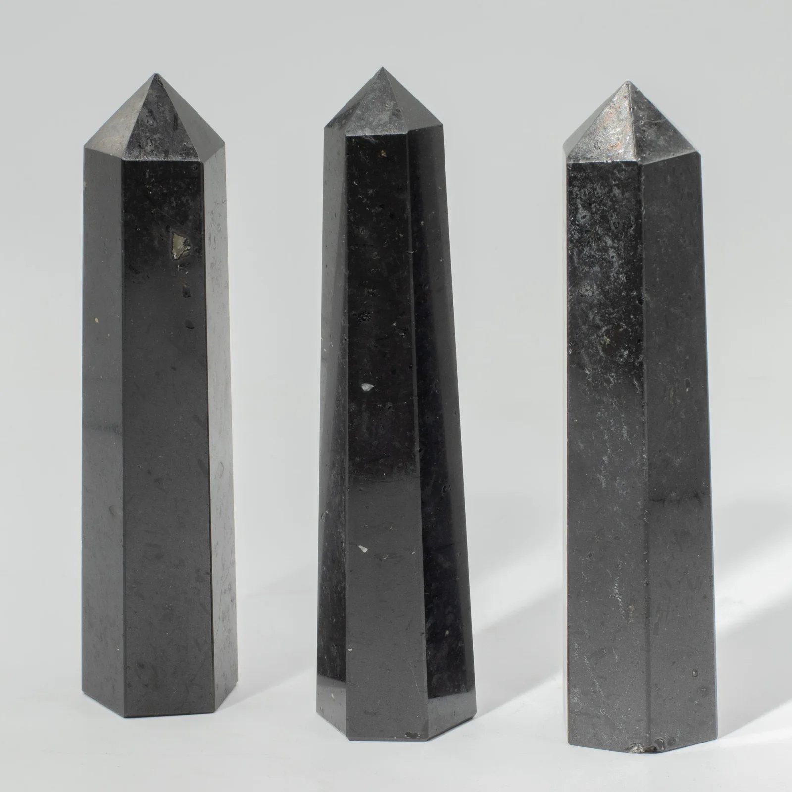 Šesťboký obelisk z čierneho turmalínu, cca 17 cm – fotka 3