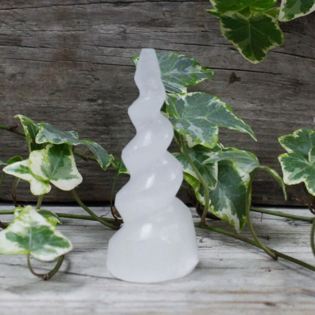 Selenitová veža Unicorn Horn – špirálová, 10 cm – fotka 1