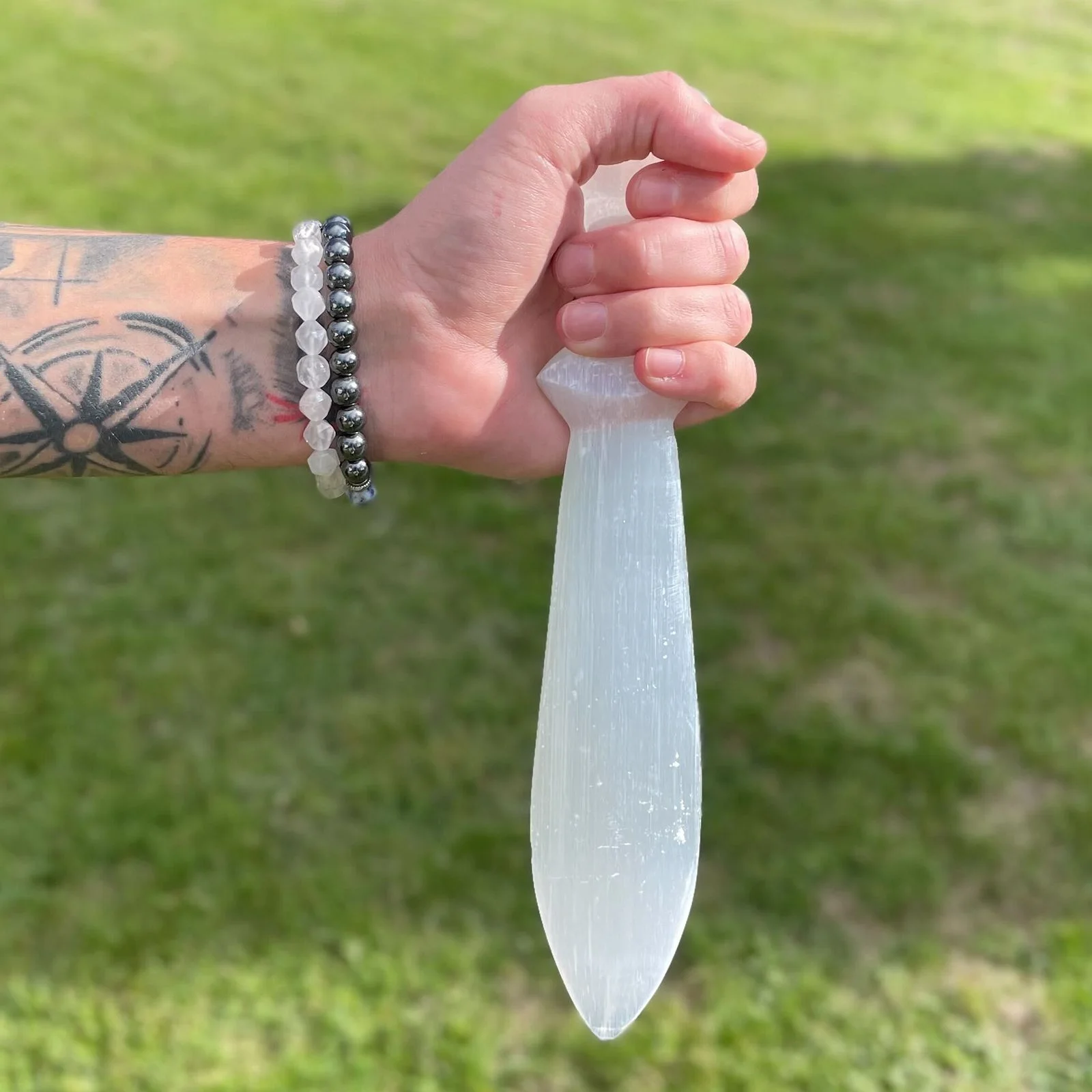 Veľký selenitový rituálny nôž – špirála, 25 cm – fotka 3