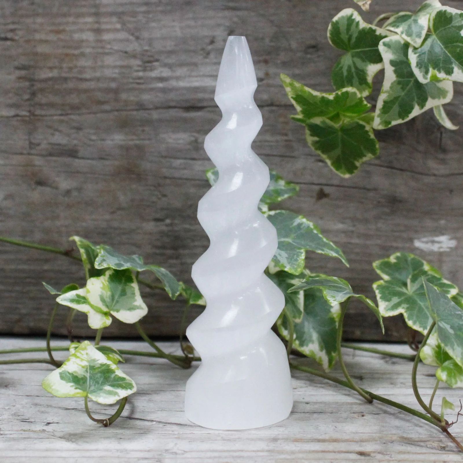 Selenitová veža Unicorn Horn – špirálová, 15 cm – fotka 1