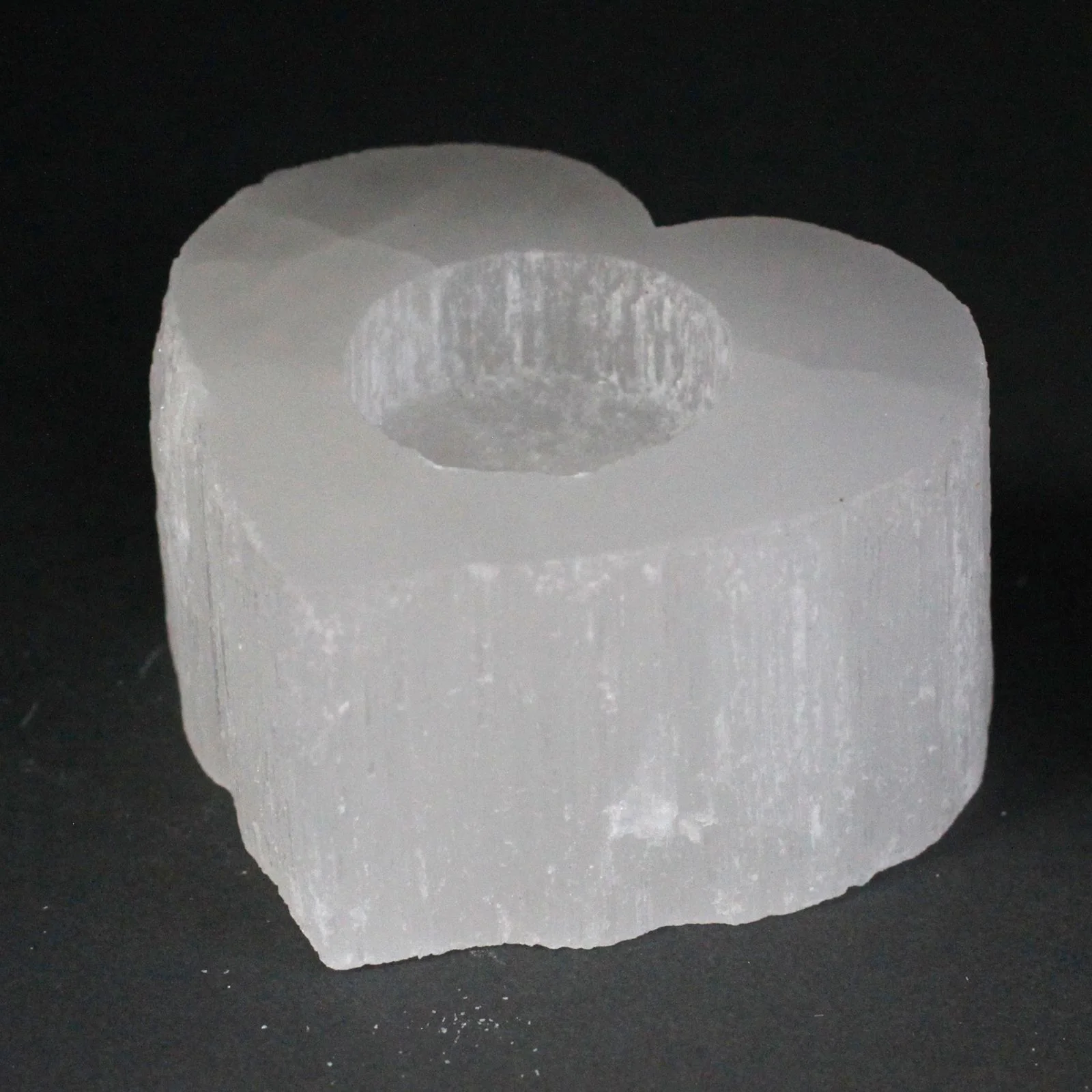 Svietnik zo selenitu – srdce, 9 × 8 × 5 cm – fotka 4
