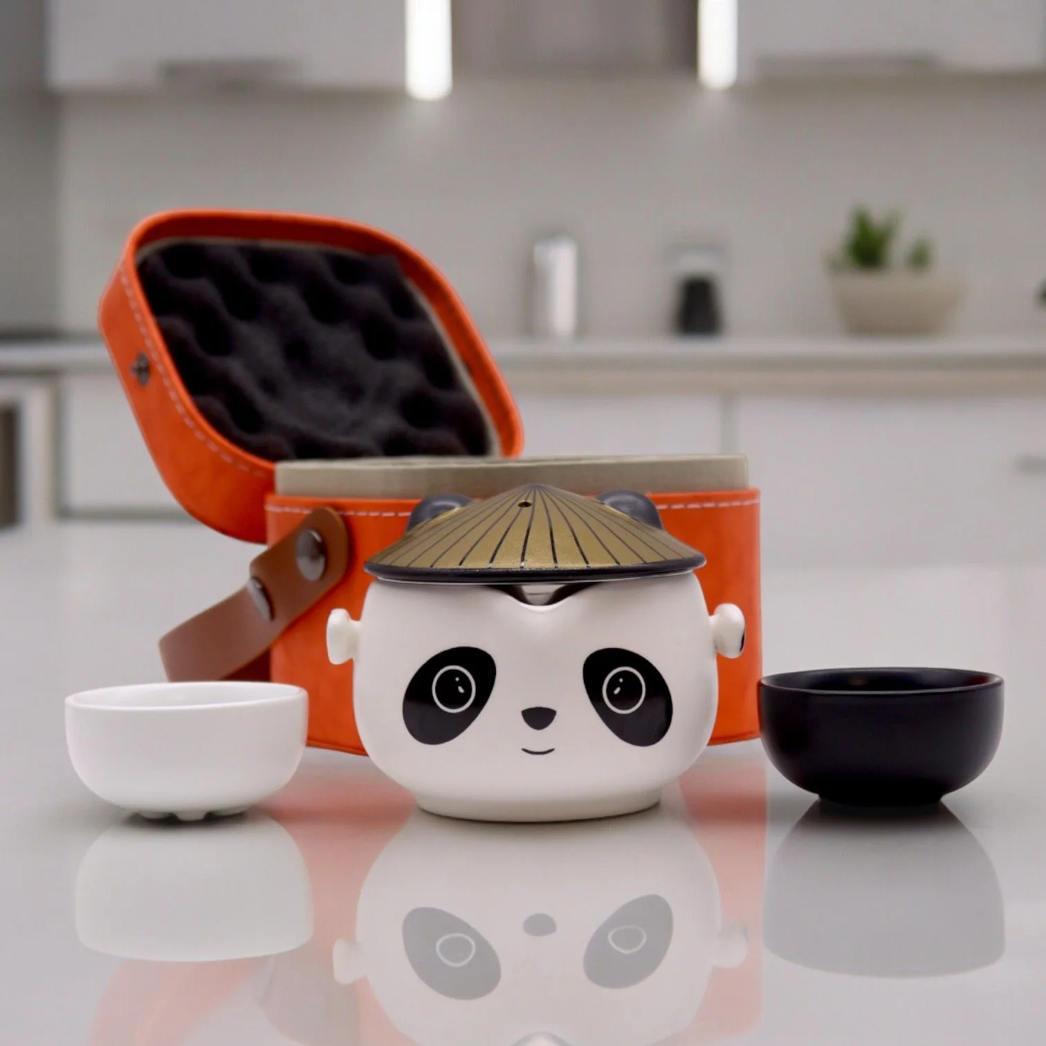 Čajová súprava Panda – čajník, 2 šálky a puzdro – fotka 2