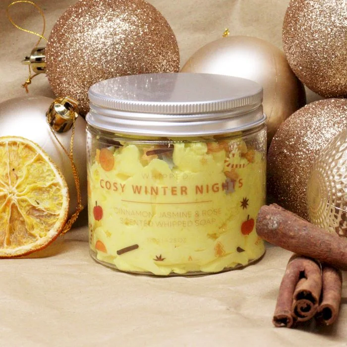 Šľahané mydlo Cosy Winter Nights – škorica a klinčeky – fotka 1