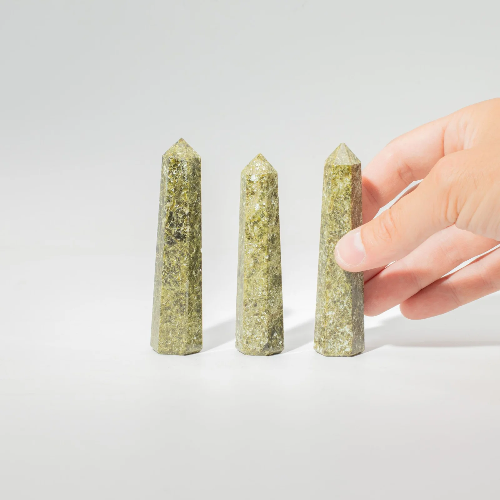 Šesťboký obelisk z epidotu, cca 11 cm – fotka 2