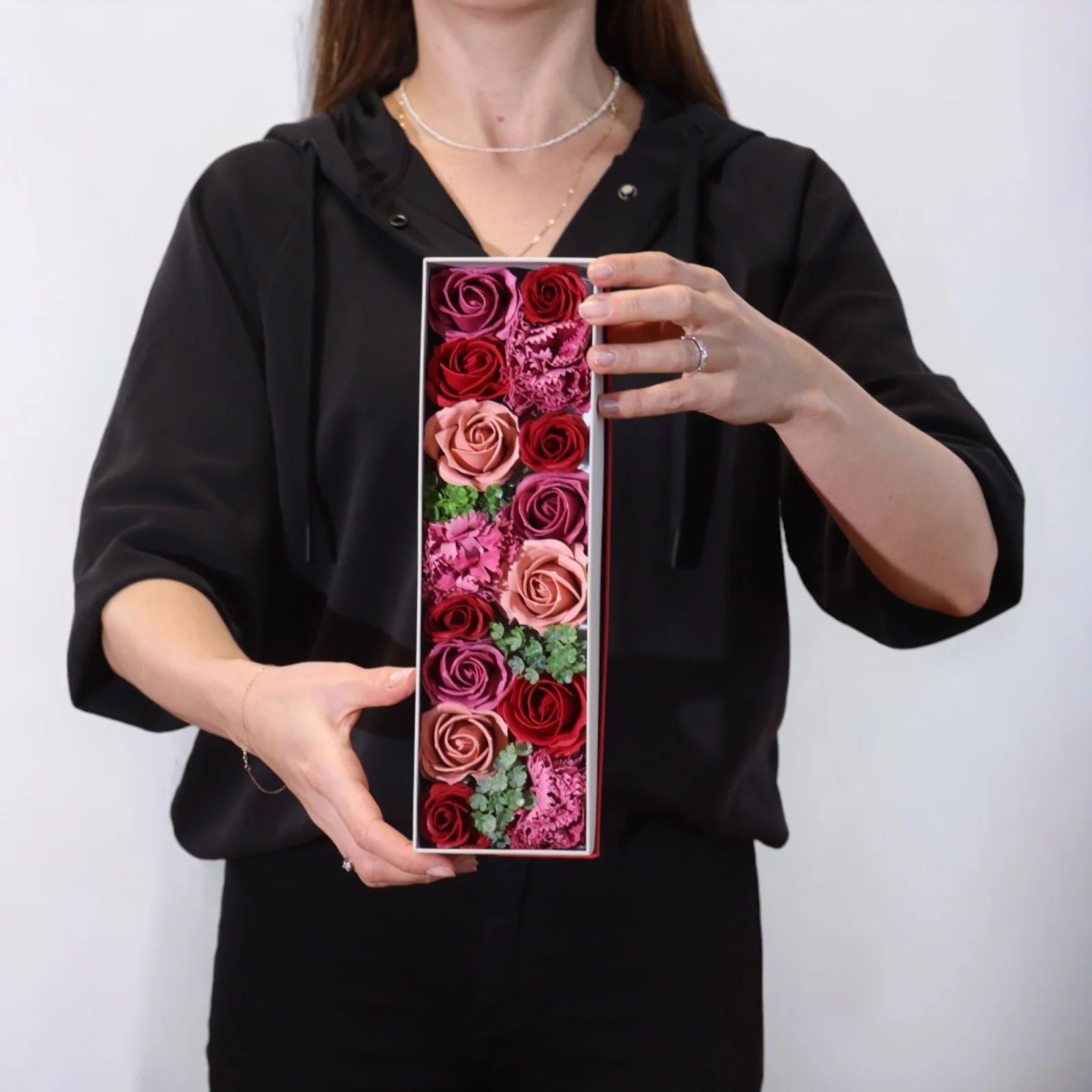Dlhý box s mydlovými ružami – vintage – fotka 3