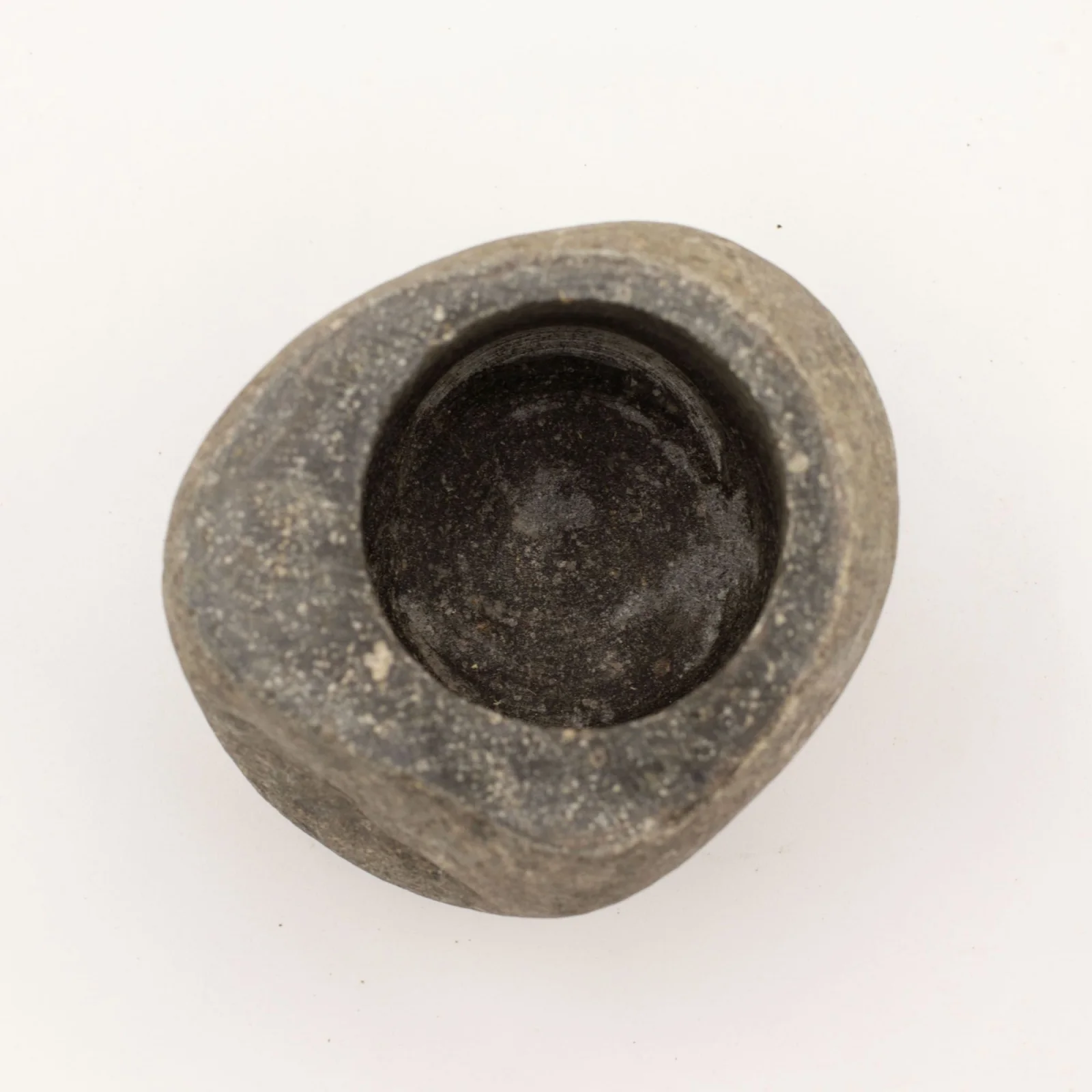 Dekoratívny mažiar s tĺkom z riečneho kameňa – stredný, cca 12 × 8 cm – fotka 2