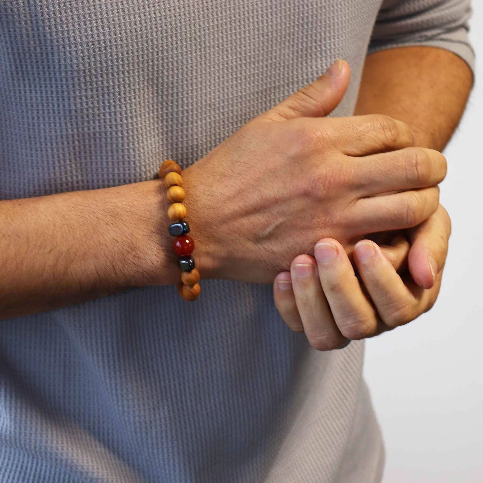 Náramok z cédrového dreva Root Chakra – červený jaspis – fotka 3