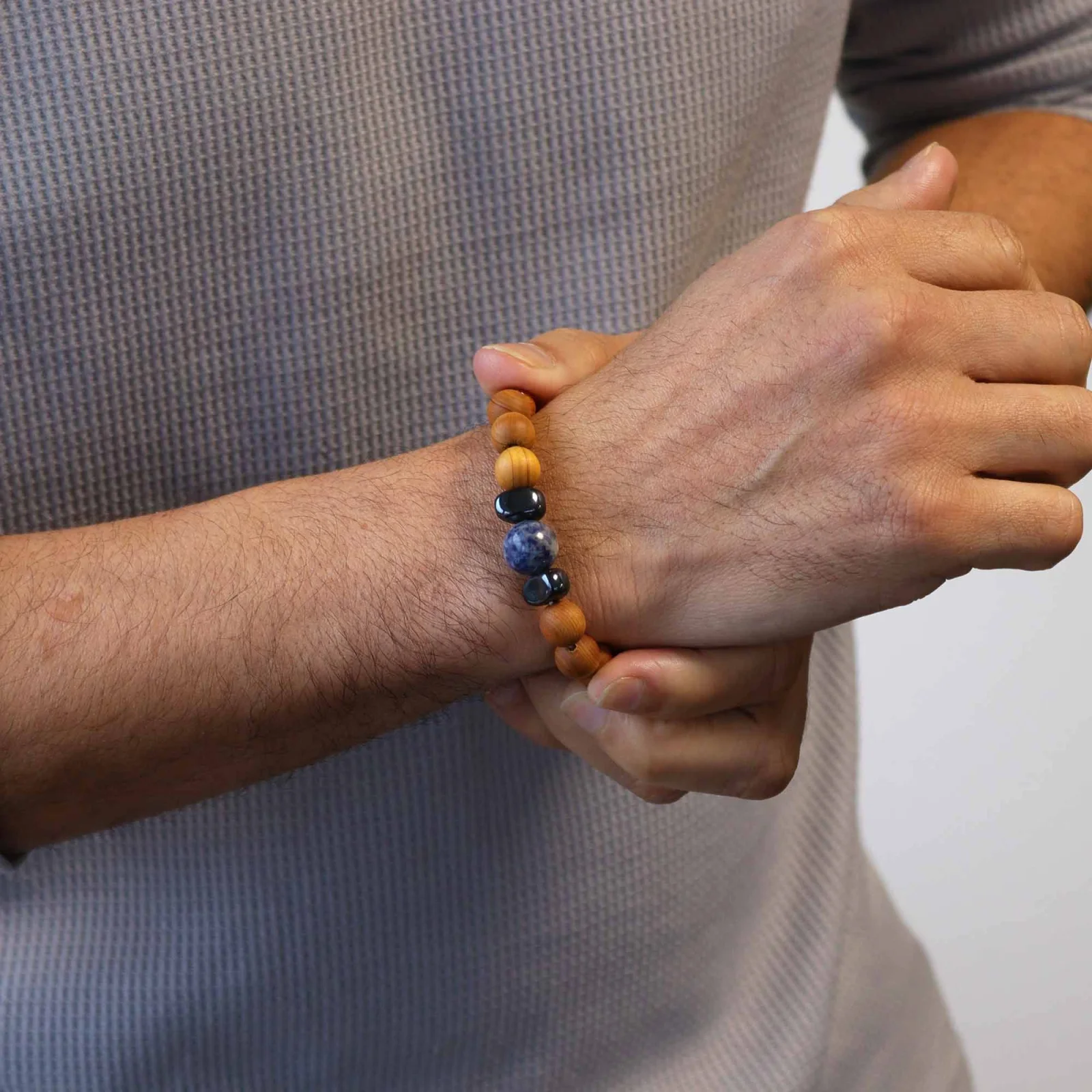 Náramok z cédrového dreva Throat Chakra – sodalit – fotka 3