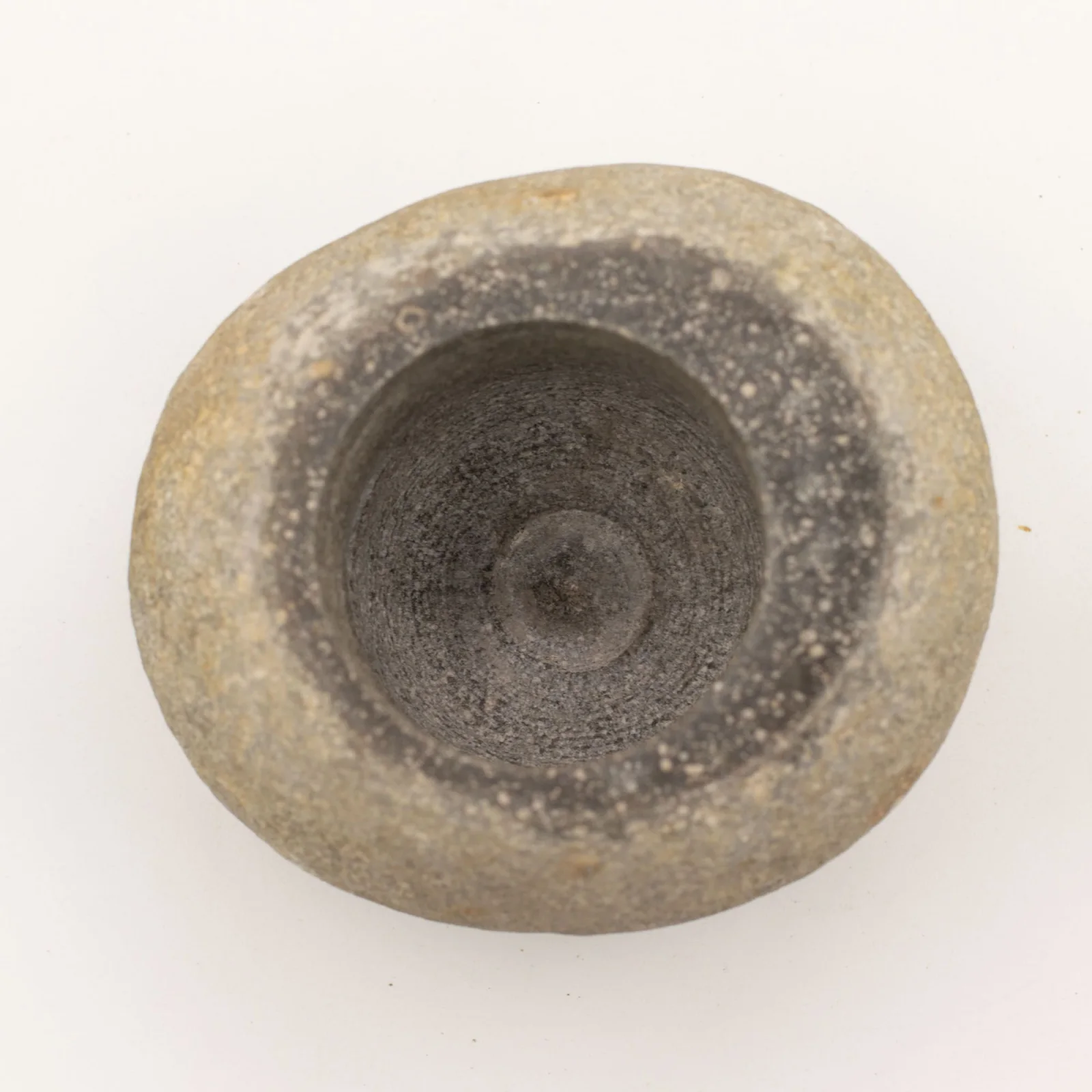 Dekoratívny mažiar s tĺkom z riečneho kameňa – veľký, cca 15 × 12 cm – fotka 3