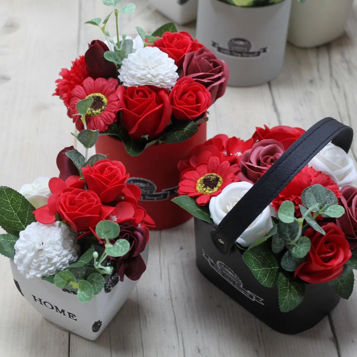 Malá mydlová kytica v košíku – Rich Reds, červená – fotka 2
