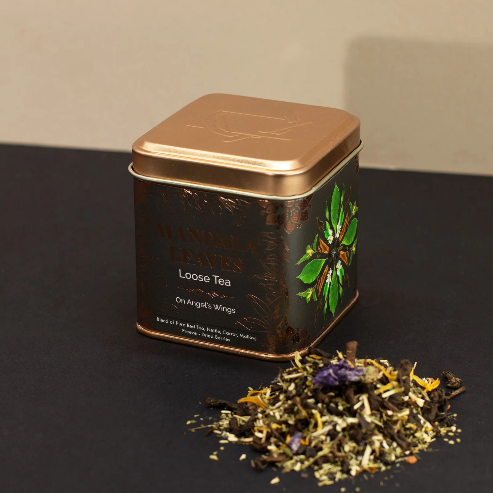 Ovocný čaj On Angels Wings – pu-erh, maté a bobule, 50 g, plechovka – fotka 2