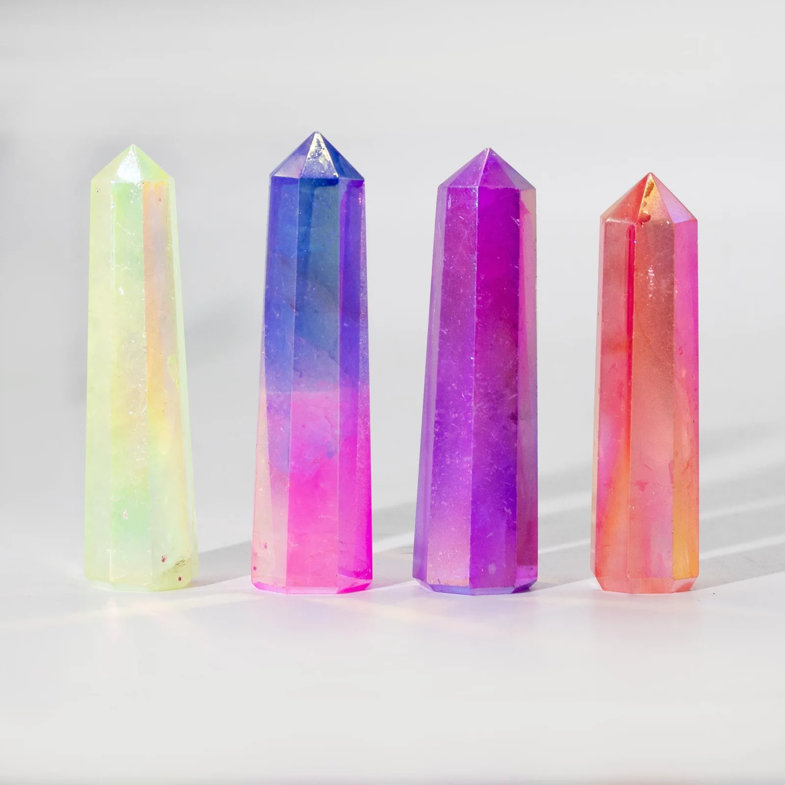 Obelisk z aura krištáľu – ružovo-modrý, 9 cm – fotka 2