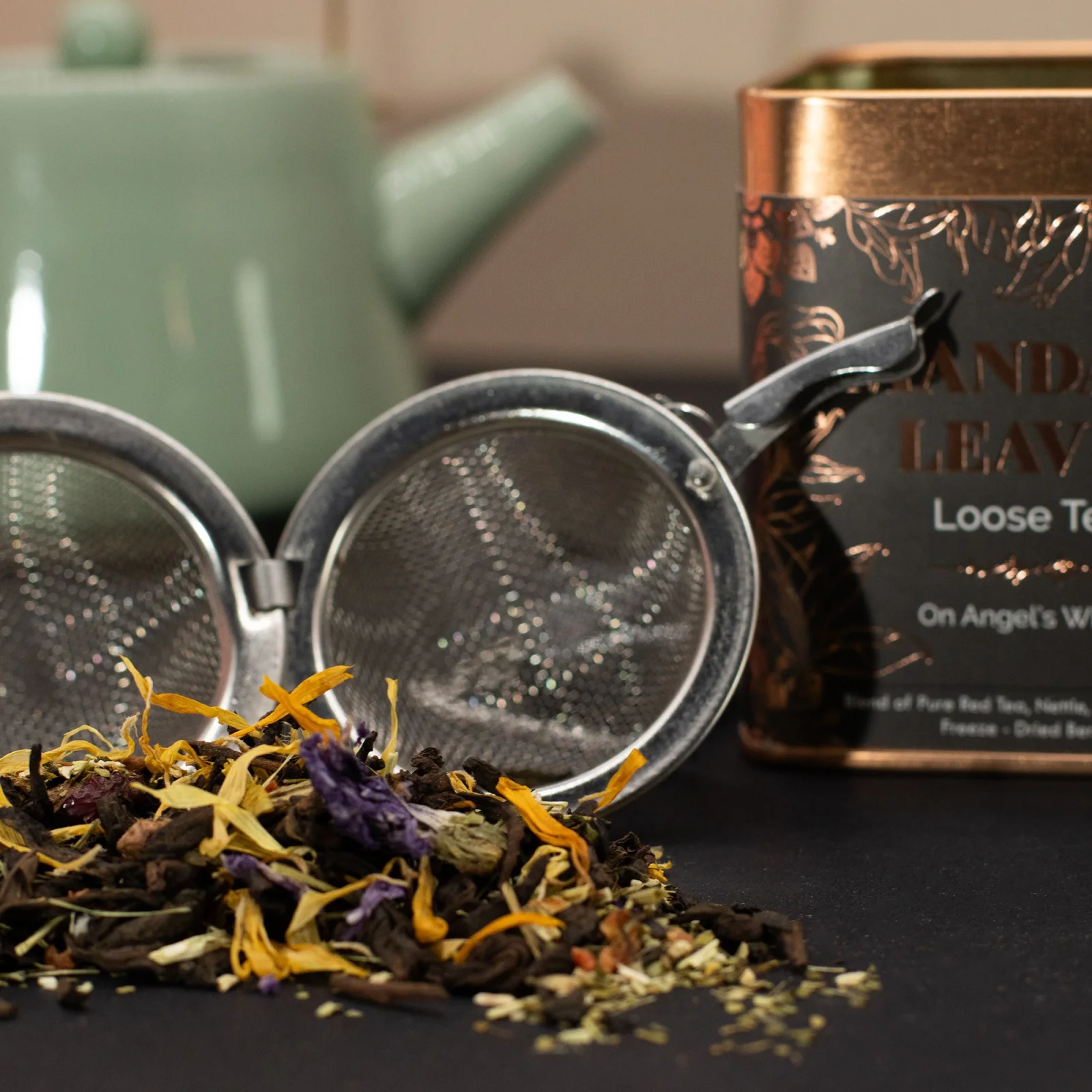 Ovocný čaj On Angels Wings – pu-erh, maté a bobule, 50 g, plechovka – fotka 4