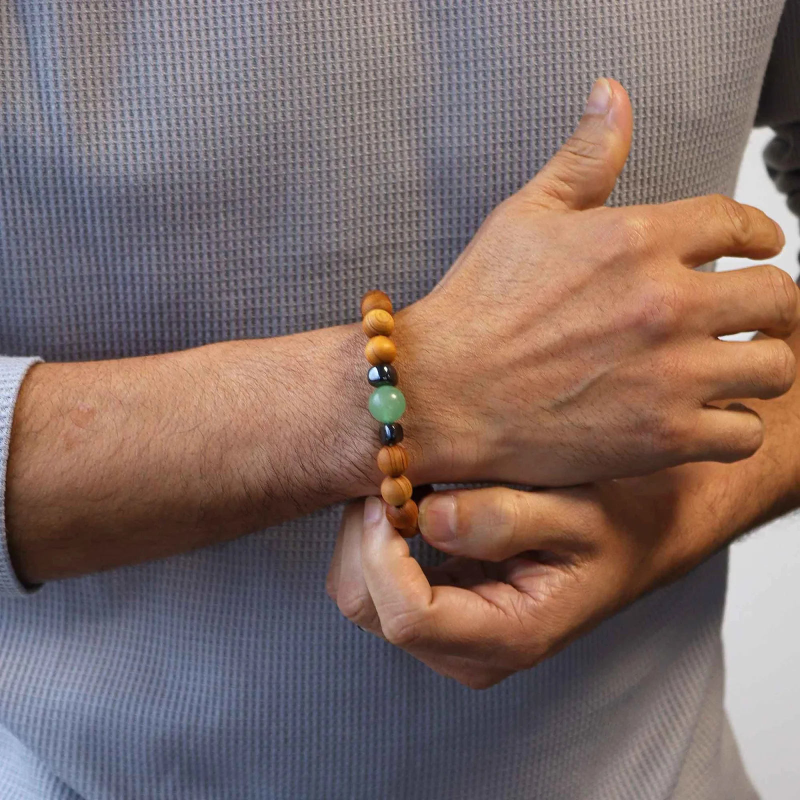 Náramok z cédrového dreva Sacral Chakra – zelený aventurín – fotka 3